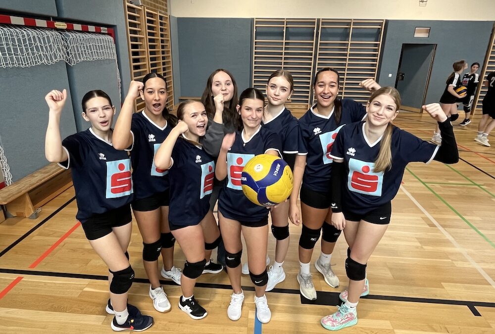 Unsere EMS Volleyballerinnen holen sich in der Vorrunde souverän den 1. Platz und sichern sich damit den Fixplatz im Landesfinale! 🙌 Starke Spiele, mega Stimmung und eine richtig tolle Teamleistung