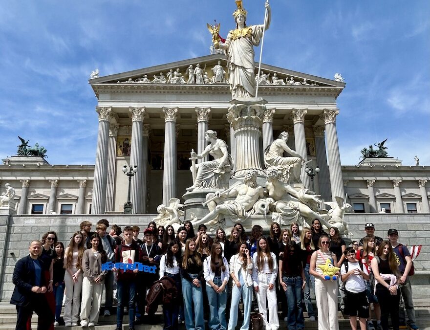 Am 4. Mai besuchten Schüler/-innen unserer vierten Klassen das Parlament und das Europahaus in Wien